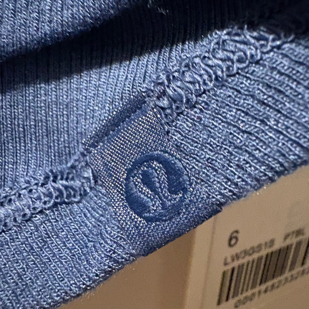 lululemon Navy Hold Tight Ribbed Cropped T-Shirt - NWT Size 6 - Picture 5 of 6